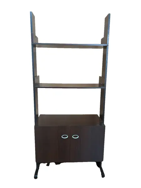 Foto de um(a) Estante modular 1980, da categoria de Estantes e Racks. 80’s | Estante modular fabricada em 1980 - essa peça contém duas colunas, um armário com prateleira interna e dois nichos,... Vendido no marketplace Trésors.