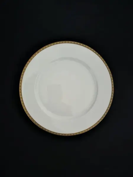 Foto de um(a) Jogo De Mesa Porcelana Rosenthal C/ 17 Peças. Branca E Azul Lisa, da categoria de Jogos de pratos. Jogo de Mesa Rosenthal - Porcelana Alemã - 17 Peças Adicione sofisticação à sua mesa com este belíssimo Jogo de Mesa em... Mostrado de uma perspectiva diferente. Vendido no marketplace Trésors.