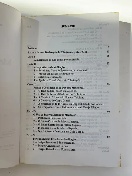 Foto de um(a) L​ivro Cartas Sobre Meditação Ocultista de 1984 - Alice A. Bailey, da categoria de Livros. Livro capa brochura de 1984 em português. Marcas do tempo e uso. 325 páginas. Mostrado de uma perspectiva diferente. Vendido no marketplace Trésors.