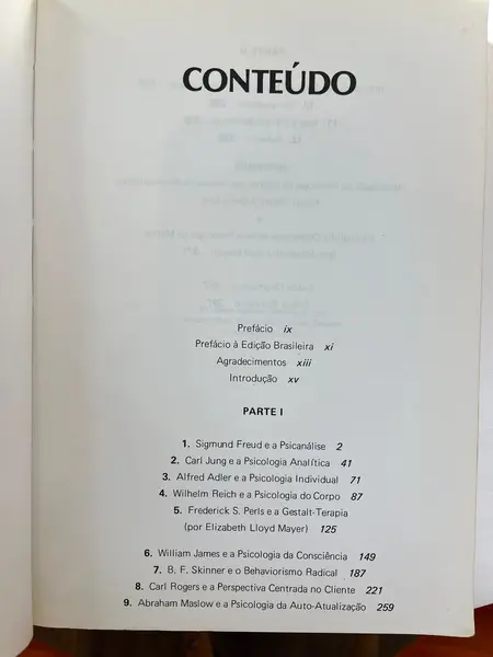 Foto de um(a) Livro Teoria da Personalidade 1979 - James Fadiman e Robert Frager, da categoria de Livros. Livro capa brochura de 1979 em português. Marcas do tempo e uso. 393 páginas. Mostrado de uma perspectiva diferente. Vendido no marketplace Trésors.