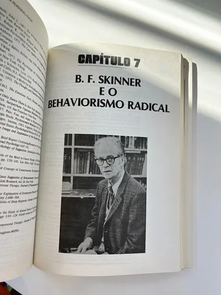 Foto de um(a) Livro Teoria da Personalidade 1979 - James Fadiman e Robert Frager, da categoria de Livros. Livro capa brochura de 1979 em português. Marcas do tempo e uso. 393 páginas. Mostrado de uma perspectiva diferente. Vendido no marketplace Trésors.