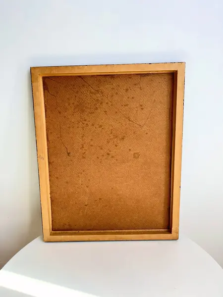 Foto de um(a) ​Pôster de basquete - Charles Barkley 1993 Phoenix Suns, da categoria de Cartazes. Pôster colado na madeira, de 1993. Possui marcas do tempo e uso como nas fotos. Medidas: 50x41cm. Mostrado de uma perspectiva diferente. Vendido no marketplace Trésors.