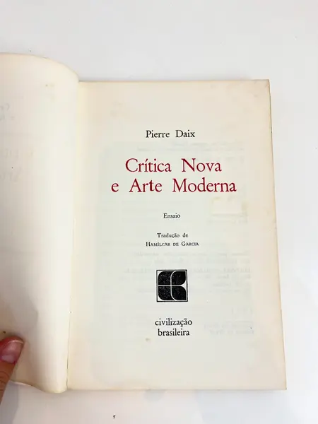 Foto de um(a) ​Raro livro de Pierre Daix - Crítica Nova e Arte Moderna de 1971, da categoria de Livros. Raro livro capa brochura de 1971, em português sobre arte moderna. Marcas do tempo. 138 páginas. Mostrado de uma perspectiva diferente. Vendido no marketplace Trésors.