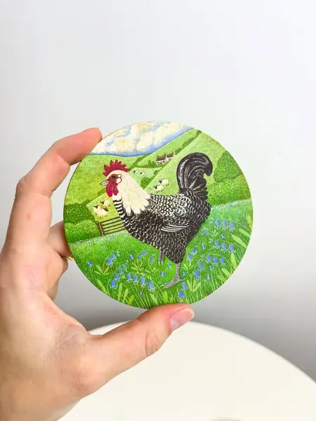 Foto de um(a) ​Jogo com 4 porta copos em madeira e cortiça - animais da fazenda, da categoria de Porta-copos. Jogo com 4 porta copos em madeira e cortiça. Marcas do tempo e uso. Medidas: 9,5cm diametro. Mostrado de uma perspectiva diferente. Vendido no marketplace Trésors.