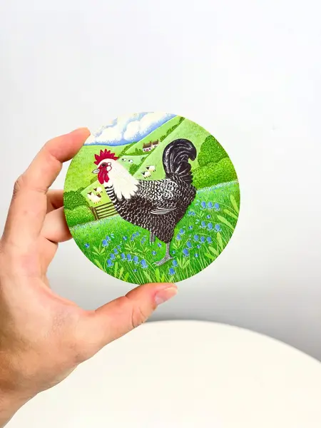 Foto de um(a) ​Jogo com 4 porta copos em madeira e cortiça - animais da fazenda, da categoria de Porta-copos. Jogo com 4 porta copos em madeira e cortiça. Marcas do tempo e uso. Medidas: 9,5cm diametro. Mostrado de uma perspectiva diferente. Vendido no marketplace Trésors.