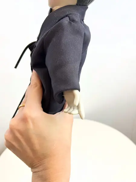 Foto de um(a) ​Boneco Charles Chaplin em porcelana e tecido, da categoria de Bonecos de arte. Boneco do Charles Chaplin em porcelana e tecido, com bengala em metal e chapéu em feltro. Marcas do tempo e uso mas sem nada... Mostrado de uma perspectiva diferente. Vendido no marketplace Trésors.