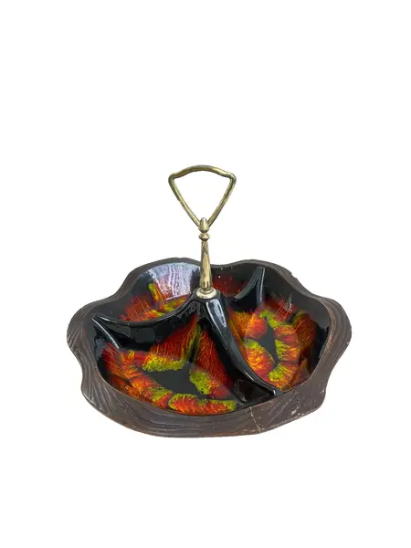 Foto de um(a) ​Petisqueira em cerâmica vitrificada, da categoria de Travessas e tigelas. Petisqueira em cerâmica vitrificada com detalhe em metal. Apresenta marcas do tempo e uso como desgastes no metal, dois... Vendido no marketplace Trésors.