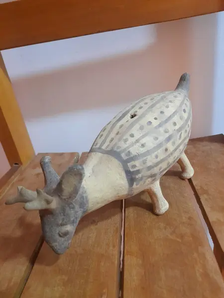 Foto de um(a) Cerâmica da Cultura Chancay, da categoria de Outros colecionáveis. Cerâmica da cultura Chancay, costa central do Peru, século XI d.C. Os Chancay eram conhecidos por serem excelentes... Mostrado de uma perspectiva diferente. Vendido no marketplace Trésors.