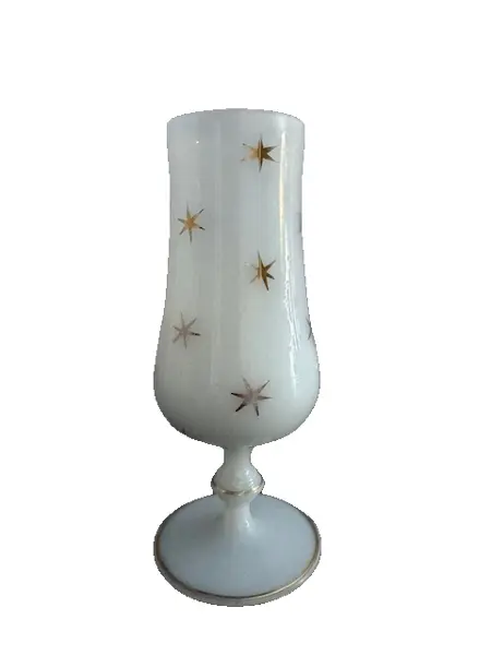 Foto de um(a) Vaso pequeno em opalina Baccarat, da categoria de Vasos. OPALINA COM ESTRELAS DOURADAS UMA JÓIA AUTENTICA DA RENOMADA CRISTALERIA BACCARAT. UMA PEÇA DO SÉCULO XIX. COM DETALHES... Vendido no marketplace Trésors.