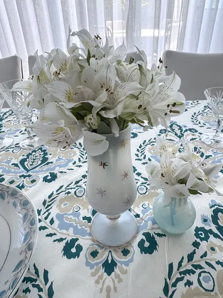 Foto de um(a) Vaso pequeno em opalina Baccarat, da categoria de Vasos. OPALINA COM ESTRELAS DOURADAS UMA JÓIA AUTENTICA DA RENOMADA CRISTALERIA BACCARAT. UMA PEÇA DO SÉCULO XIX. COM DETALHES... Mostrado de uma perspectiva diferente. Vendido no marketplace Trésors.