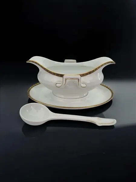 Foto de um(a) Jogo De Mesa Porcelana Rosenthal C/ 17 Peças. Branca E Azul Lisa, da categoria de Jogos de pratos. Jogo de Mesa Rosenthal - Porcelana Alemã - 17 Peças Adicione sofisticação à sua mesa com este belíssimo Jogo de Mesa em... Mostrado de uma perspectiva diferente. Vendido no marketplace Trésors.