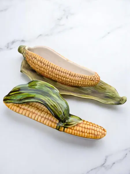 Foto de um(a) Sarreguemines Caixa Em Formato De Milho Em Faiança Francesa., da categoria de Cestos e Caixas. Caixa em majólica Sarreguemines no formato de milho A Sarreguemines, fundada na França em 1790, deixou uma marca... Mostrado de uma perspectiva diferente. Vendido no marketplace Trésors.