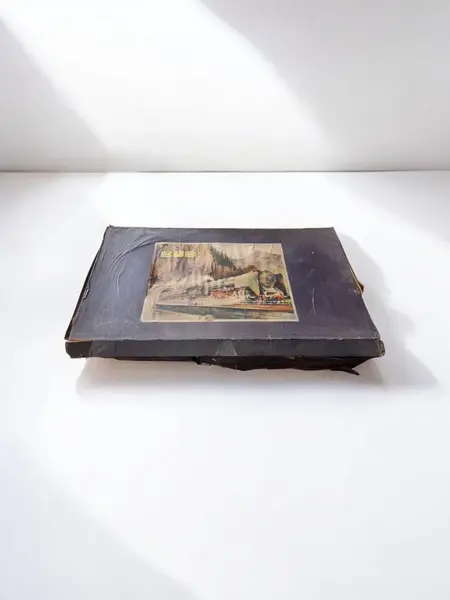 Foto de um(a) Conjunto Vintage De Ferromodelismo Alemão Bub 127/220v, da categoria de Trens de brinquedo. *POR FAVOR LER COM ATENÇÃO* Conjunto de ferromodelismo alemão ´´BUB`` na caixa com manual original.Karl Bub foi um pioneiro... Mostrado de uma perspectiva diferente. Vendido no marketplace Trésors.