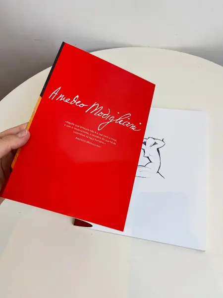 Foto de um(a) ​Livro brochura em português da editora Taschen - Modigliani, da categoria de Livros. Livro brochura em português da editora Taschen. Estado de novo. 95 páginas. Mostrado de uma perspectiva diferente. Vendido no marketplace Trésors.