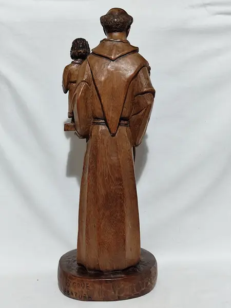 Foto de um(a) Escultura de Santo Antônio, esculpida em bloco único de madeira por MESTRE BIGODE (1932-2015), da categoria de Escultura. Escultura de Santo Antônio, esculpida em bloco único de madeira por MESTRE BIGODE (1932-2015), Assinada na base, Ubatuba -... Mostrado de uma perspectiva diferente. Vendido no marketplace Trésors.
