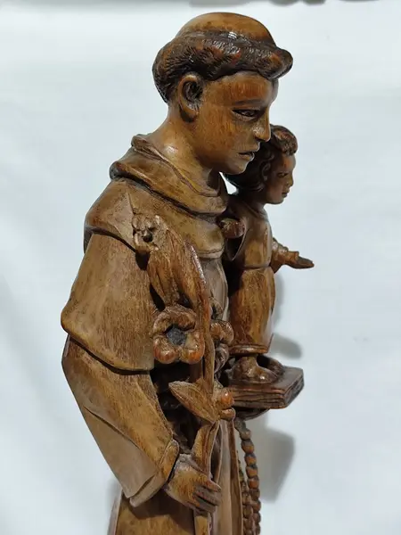 Foto de um(a) Escultura de Santo Antônio, esculpida em bloco único de madeira por MESTRE BIGODE (1932-2015), da categoria de Escultura. Escultura de Santo Antônio, esculpida em bloco único de madeira por MESTRE BIGODE (1932-2015), Assinada na base, Ubatuba -... Mostrado de uma perspectiva diferente. Vendido no marketplace Trésors.