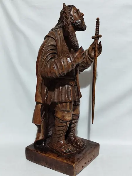Foto de um(a) ​Escultura de St. Ferréol de Vienne (DC 304), santo guerreiro austríaco., da categoria de Escultura. Escultura de St. Ferréol de Vienne (DC 304), santo guerreiro austríaco. Esculpida em bloco único de madeira por MESTRE... Mostrado de uma perspectiva diferente. Vendido no marketplace Trésors.