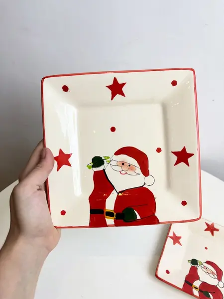 Foto de um(a) ​ Par de petisqueiras em cerâmica pintada a mão, da categoria de Pratos Decorativos. Par de petisqueiras em cerâmica pintada a mão. Mínimos lascados como mostrado nas fotos. Medidas maior: 18x18cmMedidas... Mostrado de uma perspectiva diferente. Vendido no marketplace Trésors.