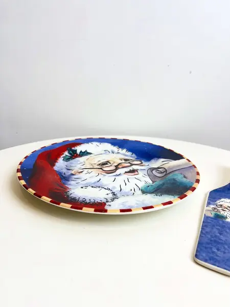 Foto de um(a) Prato de bolo e espátula estampados em porcelana, da categoria de Pratos Decorativos. Prato de bolo e espátula estampados em porcelana. Perfeito estado. Medidas prato: 27cm diâmetro. Mostrado de uma perspectiva diferente. Vendido no marketplace Trésors.