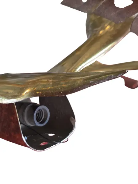 Foto de um(a) Trio de Arandelas Art Déco Gaivotas em Voo, da categoria de Arandelas. Maior 42 X 79 X 22 Altura Média 63 X 34 X 21 Altura Menor 49 X 25 X 16 Altura Resgate a elegância com este trio de... Mostrado de uma perspectiva diferente. Vendido no marketplace Trésors.