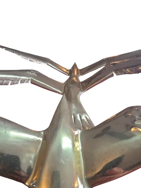 Foto de um(a) Trio de Arandelas Art Déco Gaivotas em Voo, da categoria de Arandelas. Maior 42 X 79 X 22 Altura Média 63 X 34 X 21 Altura Menor 49 X 25 X 16 Altura Resgate a elegância com este trio de... Mostrado de uma perspectiva diferente. Vendido no marketplace Trésors.