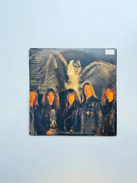 Foto de um(a) ​ LP duplo Fear Of The Dark, Iron Maiden, de 1992, da categoria de LPs ou Discos de Vinil . LP duplo Fear Of The Dark, Iron Maiden, de 1992. Excelente estado, sem riscos. Mostrado de uma perspectiva diferente. Vendido no marketplace Trésors.