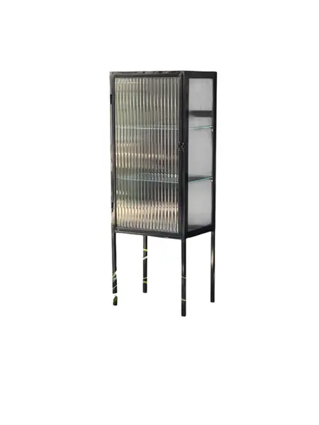 Foto de um(a) Farmacinha Vintage Black | Vidro Canelado, da categoria de Armários e Guarda Roupas. Eleve a organização do seu autocuidado com esta peça exclusiva. Com acabamento em preto fosco e o charmoso vidro frontal... Mostrado de uma perspectiva diferente. Vendido no marketplace Trésors.