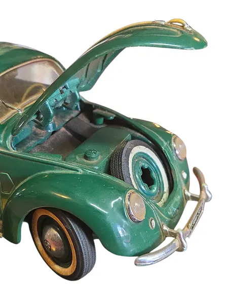 Foto de um(a) Miniatura Volkswagen 1951 (Fusca Split Window) - Verde Musgo - Escala 1:18, da categoria de Carros e caminhões de brinquedo. Esta miniatura representa uma das fases mais raras e desejadas da história da Volkswagen: o modelo de 1951. Conhecido... Mostrado de uma perspectiva diferente. Vendido no marketplace Trésors.