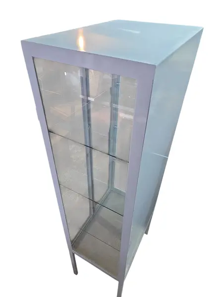 Foto de um(a) Farmacinha Vintage Branca, da categoria de Armários e Guarda Roupas. Autêntica cristaleira hospitalar vintage, popularmente conhecida como "farmacinha". Esta peça combina a robustez do... Mostrado de uma perspectiva diferente. Vendido no marketplace Trésors.