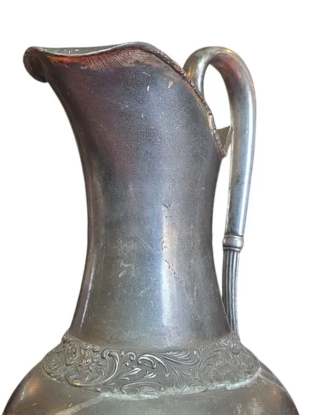 Foto de um(a) Rara Jarra em Estanho Século XIX - Decoração Europeia Antiga, da categoria de Jarros. Relíquia em Estanho do Século XIX Esta imponente jarra em estanho é um exemplar autêntico do século XIX, apresentando o... Mostrado de uma perspectiva diferente. Vendido no marketplace Trésors.