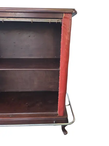 Foto de um(a) Relíquia Anos 60: Bar em Imbuia, Courvin de Época e Piseira de Metal, da categoria de Bares. Uma verdadeira obra de arte para sua casa. Este barzinho exclusivo transporta você diretamente para a sofisticação dos anos... Mostrado de uma perspectiva diferente. Vendido no marketplace Trésors.