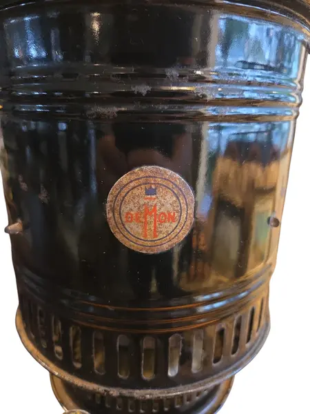 Foto de um(a) Raro Fogareiro Ditmar Austríaco Vintage, da categoria de Outros colecionáveis. Apresento esta magnífica peça de história industrial: um fogareiro Ditmar, fabricado na Áustria durante a década de 30.... Mostrado de uma perspectiva diferente. Vendido no marketplace Trésors.