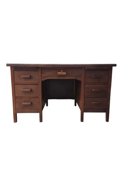 Foto de um(a) Rara Escrivaninha Ronconi em Imbuia Maciça – Design Atemporal e Selo de Autenticidade, da categoria de Escrivaninhas e Mesas de escritório. Uma oportunidade única para adquirir uma peça de história do mobiliário brasileiro. Esta escrivaninha, fabricada pela... Mostrado de uma perspectiva diferente. Vendido no marketplace Trésors.