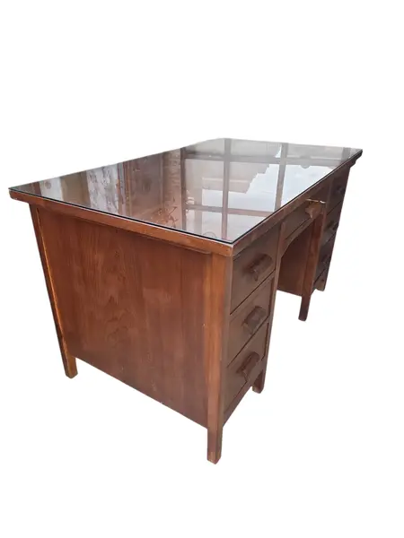 Foto de um(a) Rara Escrivaninha Ronconi em Imbuia Maciça – Design Atemporal e Selo de Autenticidade, da categoria de Escrivaninhas e Mesas de escritório. Uma oportunidade única para adquirir uma peça de história do mobiliário brasileiro. Esta escrivaninha, fabricada pela... Mostrado de uma perspectiva diferente. Vendido no marketplace Trésors.