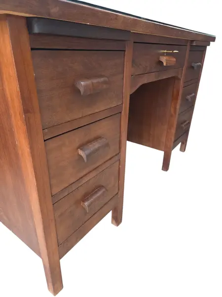 Foto de um(a) Rara Escrivaninha Ronconi em Imbuia Maciça – Design Atemporal e Selo de Autenticidade, da categoria de Escrivaninhas e Mesas de escritório. Uma oportunidade única para adquirir uma peça de história do mobiliário brasileiro. Esta escrivaninha, fabricada pela... Mostrado de uma perspectiva diferente. Vendido no marketplace Trésors.