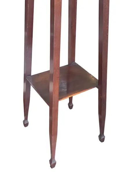 Foto de um(a) Floreira em Imbuia Maciça com Marchetaria – Década de 30, da categoria de Outros objetos decorativos. Esta é uma peça de colecionismo excepcional, que carrega a história da movelaria paranaense do início do século XX. O selo... Mostrado de uma perspectiva diferente. Vendido no marketplace Trésors.