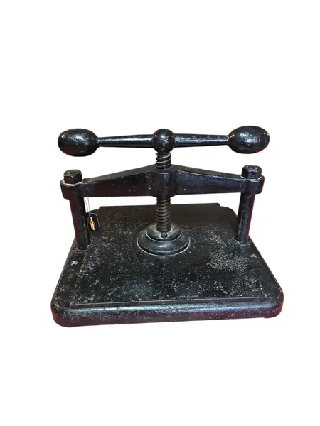 Foto de um(a) Prensa de Encadernação Antiga em Ferro Fundido, da categoria de Outros colecionáveis. Prensa manual clássica, robusta e pesada, confeccionada inteiramente em ferro fundido. Peça ideal para ateliers de... Mostrado de uma perspectiva diferente. Vendido no marketplace Trésors.