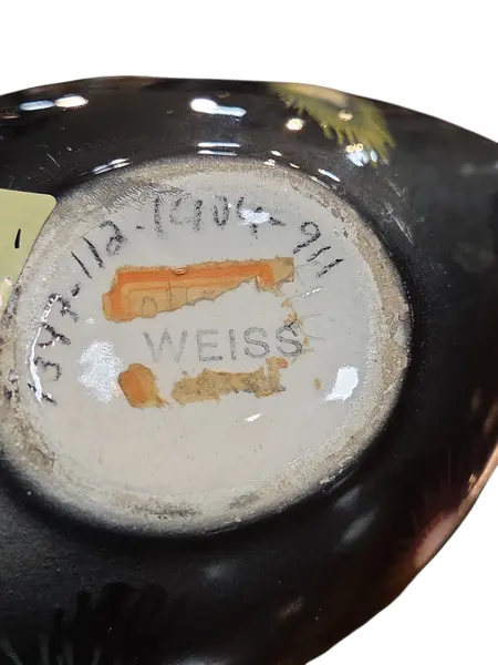 Foto de um(a) Centro de Mesa Modernista em Cerâmica Weiss, da categoria de Centro de mesa. Elegante peça decorativa em cerâmica vitrificada, produzida pela icônica manufatura Weiss. Com um design orgânico e fluido,... Mostrado de uma perspectiva diferente. Vendido no marketplace Trésors.