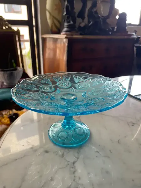 Foto de um(a) Antiga Rara Uveira Fruteirinha Fruteira Vidro Azul Portieux, da categoria de Fruteiras. Portieux Antiga uveira; fruteirinha em vidro francês na cor azul. Peça linda e original. Medidas 9x18cm. Mostrado de uma perspectiva diferente. Vendido no marketplace Trésors.