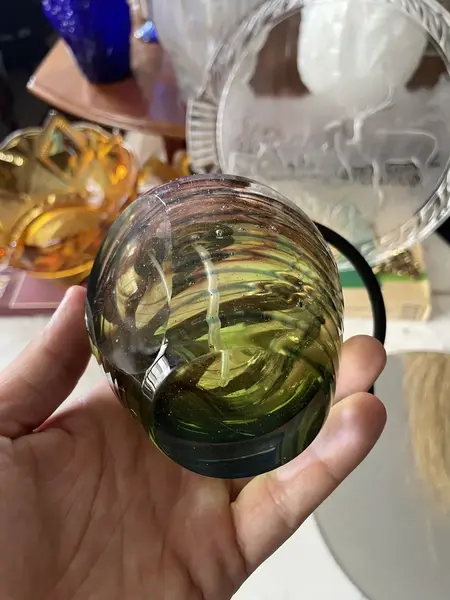 Foto de um(a) Antigo Grande Perfumeiro Em Cristal De Murano Italy Glass, da categoria de Perfumeiros. ~ Italy Glass ~Antigo e grande perfumeiro em legítimo cristal de Murano. Borrifador original funcionando perfeitamente. Peça... Mostrado de uma perspectiva diferente. Vendido no marketplace Trésors.