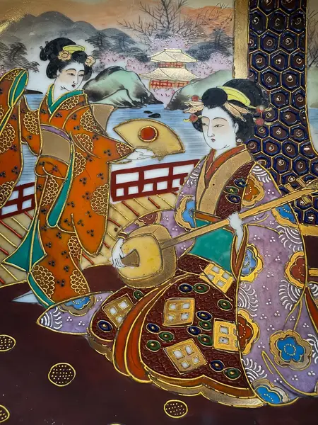 Foto de um(a) Antigo Prato Medalhão Oriental Porcelana Satsuma Século XX, da categoria de Pratos Decorativos. Antigo e grande prato/medalhão oriental em porcelana satsuma imperial, ricamente pintado à mão, em alto relevo, com... Mostrado de uma perspectiva diferente. Vendido no marketplace Trésors.