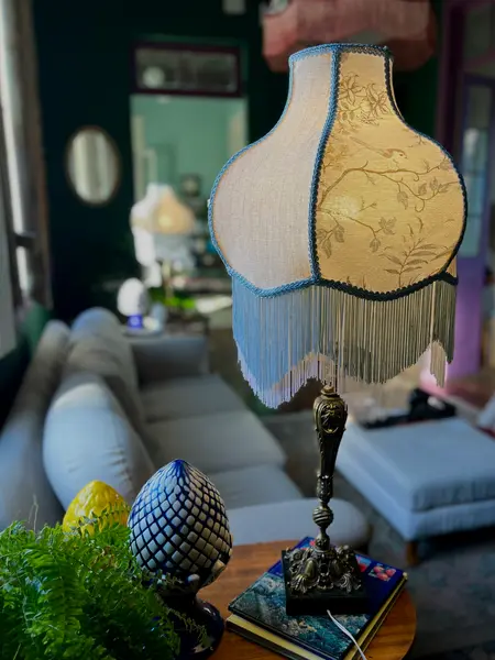 Foto de um(a) Abajur em bronze (valor unitário), da categoria de Abajures. Maravilhosos abajures em bronze e base em resina polida - 2und disponíveisCúpula em Estrutura em aço inox, revestido com... Mostrado de uma perspectiva diferente. Vendido no marketplace Trésors.