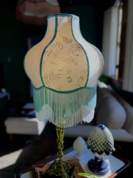 Foto de um(a) Abajur em bronze (valor unitário), da categoria de Abajures. Maravilhosos abajures em bronze e base em resina polida - 2und disponíveisCúpula em Estrutura em aço inox, revestido com... Mostrado de uma perspectiva diferente. Vendido no marketplace Trésors.