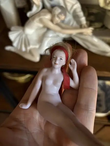 Foto de um(a) Antiga Rara Escultura Erótica Feminina Banhista Biscuit, da categoria de Escultura. Antiga e rara banhista, pequena escultura erótica feminina em Biscuit alemão, peça artística, feita à mão. Início do século... Mostrado de uma perspectiva diferente. Vendido no marketplace Trésors.