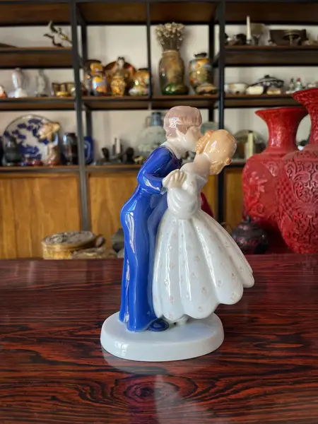 Foto de um(a) Antiga Escultura Casal Crianças Porcelana B&g R. Copenhagen, da categoria de Escultura. ~ B&G Porcelain ~Antiga e graciosa figurine escultura em porcelana artística dinamarquesa representando casal de crianças.... Mostrado de uma perspectiva diferente. Vendido no marketplace Trésors.