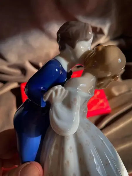 Foto de um(a) Antiga Escultura Casal Crianças Porcelana B&g R. Copenhagen, da categoria de Escultura. ~ B&G Porcelain ~Antiga e graciosa figurine escultura em porcelana artística dinamarquesa representando casal de crianças.... Mostrado de uma perspectiva diferente. Vendido no marketplace Trésors.