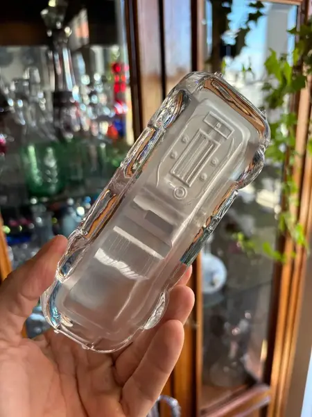 Foto de um(a) Antiga Escultura Art Deco Carro Jaguar Cristal Alemão Satiné, da categoria de Escultura. Antiga escultura artística de carro Jaguar em cristal alemão com detalhes em satiné. Linda peça para decorar e... Mostrado de uma perspectiva diferente. Vendido no marketplace Trésors.