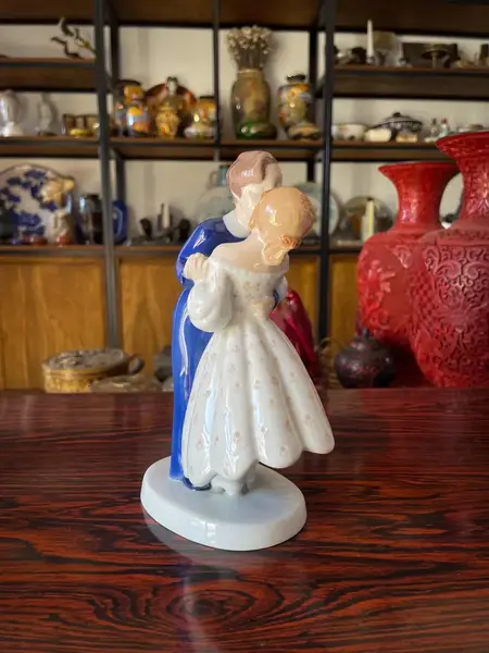 Foto de um(a) Antiga Escultura Casal Crianças Porcelana B&g R. Copenhagen, da categoria de Escultura. ~ B&G Porcelain ~Antiga e graciosa figurine escultura em porcelana artística dinamarquesa representando casal de crianças.... Mostrado de uma perspectiva diferente. Vendido no marketplace Trésors.