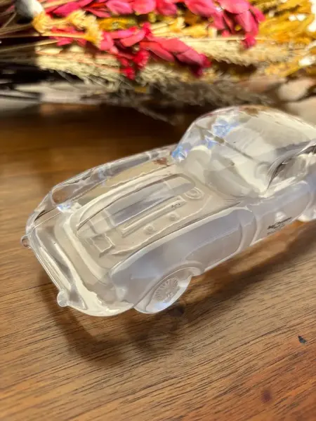 Foto de um(a) Antiga Escultura Art Deco Carro Jaguar Cristal Alemão Satiné, da categoria de Escultura. Antiga escultura artística de carro Jaguar em cristal alemão com detalhes em satiné. Linda peça para decorar e... Mostrado de uma perspectiva diferente. Vendido no marketplace Trésors.