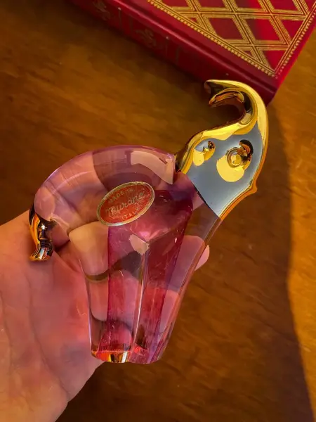 Foto de um(a) Antiga Escultura De Elefante Art Deco Murano Italiano E Ouro, da categoria de Escultura. Antiga escultura artística de elefante em legítimo cristal de Murano com ouro 18k. Peça de excelente qualidade, totalmente... Mostrado de uma perspectiva diferente. Vendido no marketplace Trésors.